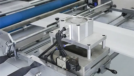 <p>The function of the box bag includes three-dimensional, triangle sealing by ultrasonic, PET film unwinding and rewinding, and a D-cut punching unit. The gusset size of the box bag ranges from 80mm to 160 MM, custom made gusset sizes up to 300mm.</p>
