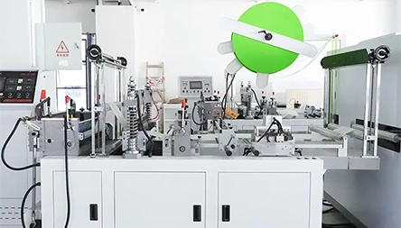 <p>The function includes bag side sealing, cutting, and collection. Adjustable photoelectric sensor for printing color mark tracking, triangle removal by punching unit, and a durable cold cutter. </p>
