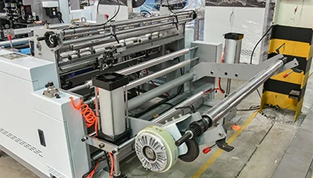 <p>Feeding rectifying deviation and edge fold adopts intelligent position adjustment, instead of traditional manual position adjustment by shaking the handwheel. Online soft handle sealing.</p>
