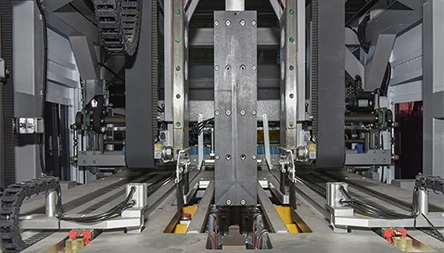 <p>Use conveyor belt to convey bags and fold.</p>
