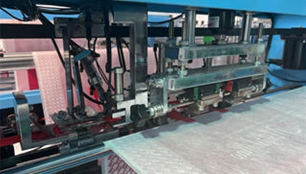 <p>Handle sealing and attaching by ultrasonic welding, Adjusted by touch screen, man-machine interface: touch screen, Motion control: PLC.</p>

