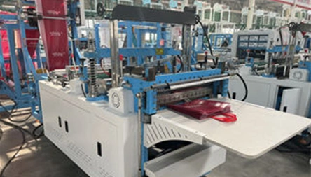 <p>Adjustable photoelectric sensor for printing color mark tracking, Online D-cut punching, drawstring bag punching, Bag side sealing by ultrasonic welding system, static eliminator device.</p>
