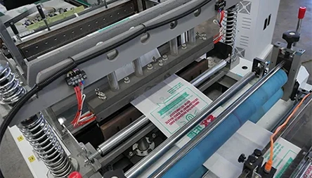 <p>The function of Bag side sealing, cutting, and collection. Adjustable photoelectric sensor for printing color mark tracking and a durable cold cutter. Adopts a two-Taiwan-brand ultrasonic welding system (horn 300mm), different specs of ultrasonic can be used to meet different nonwoven fabric GSMs.</p>
