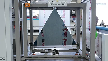 <p>Non-woven fabric cross-folding device with easy adjustment, making the bag mouth neat and tidy, even without moving the whole machine.</p>
