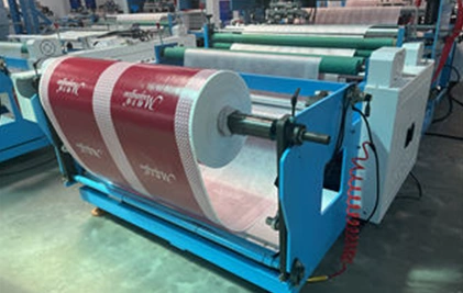 Fabric roll feeding part